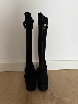 Botas altas negras con hebilla