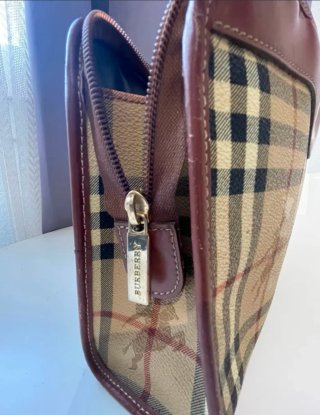 Neceser o cartera de mano Burberry
