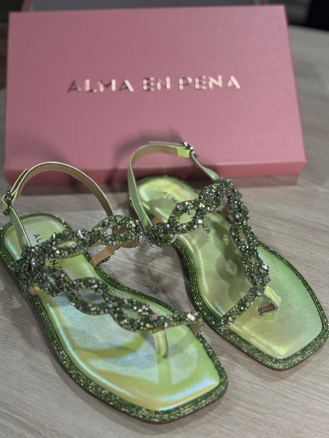 Sandalias Alma en Pena verdes y doradas