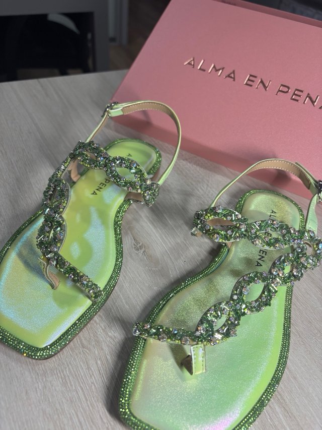 Sandalias Alma en Pena verdes y doradas