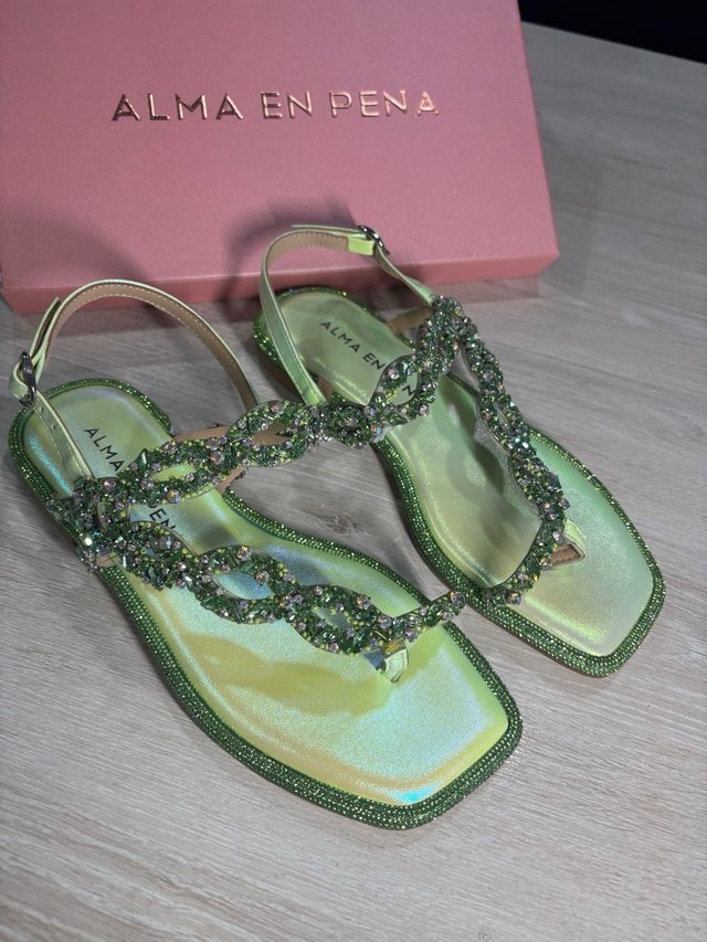 Sandalias Alma en Pena verdes y doradas