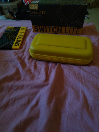Nintendo Switch Lite Gialla + Cover + 3 Giochi