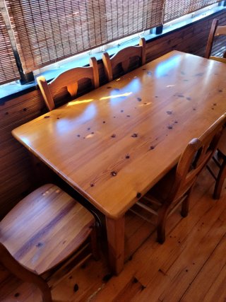 Mesa de comedor de madera maciza