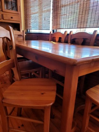 Mesa de comedor de madera maciza