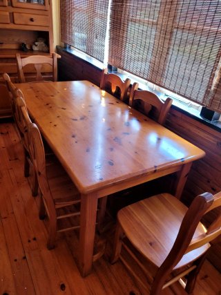 Mesa de comedor de madera maciza