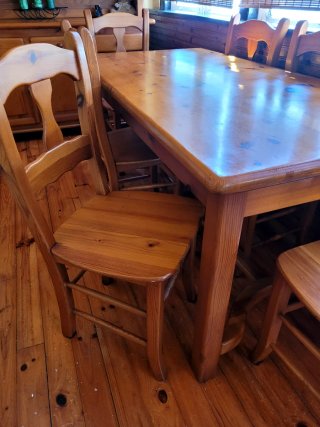 Mesa de comedor de madera maciza