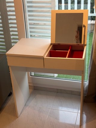 Mueble tocador blanco con espejo