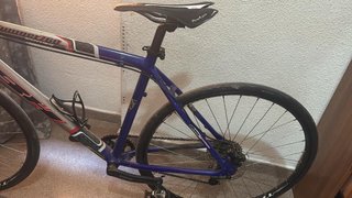 Dos bicicletas esa y otra bh