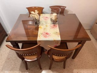 Mesa de comedor de madera hecha a mano y 4 sillas