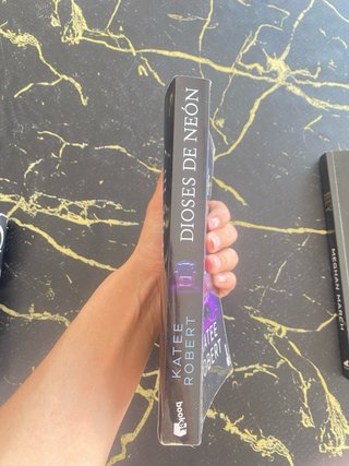 Libro Dioses de Neón