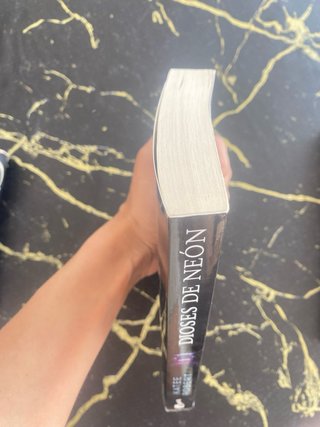 Libro Dioses de Neón