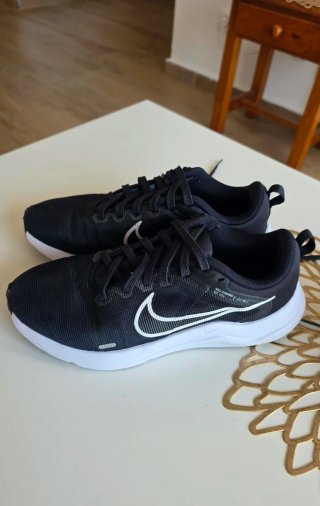 Zapatillas Nike Running Negras y Blancas