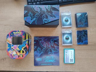 Caja ETB y Lata Charizard Pokémon vacías