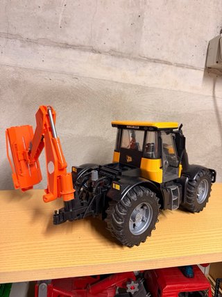Bruder JCB con trincia