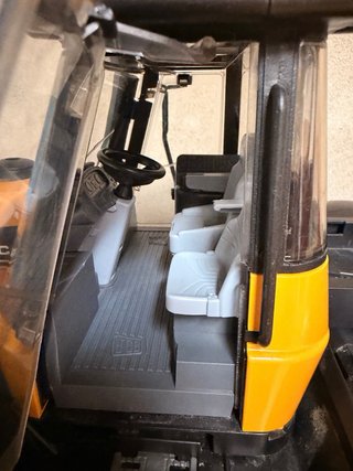Bruder JCB con trincia