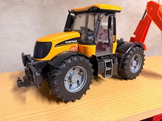 Bruder JCB con trincia