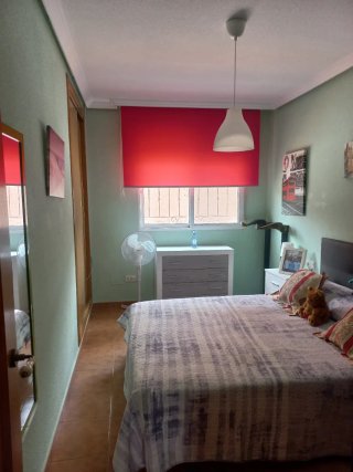 Se alquila habitación en un chalets para chica.