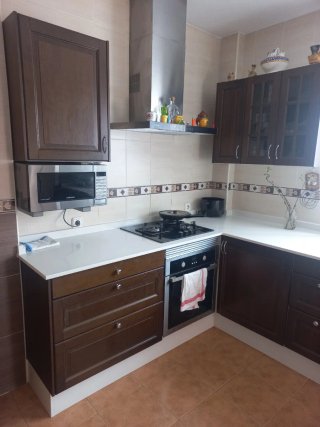 Se alquila habitación en un chalets para chica.