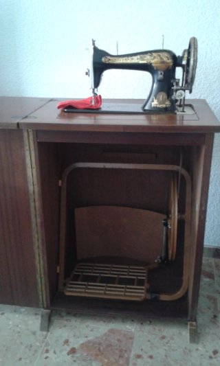 Máquina de coser Singer antigua S57471