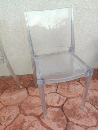 Silla moderna transparente de metacrilato