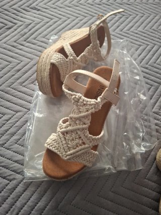 Alpargatas cuña marrón y beige.Venta en persona.