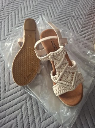 Alpargatas cuña marrón y beige.Venta en persona.