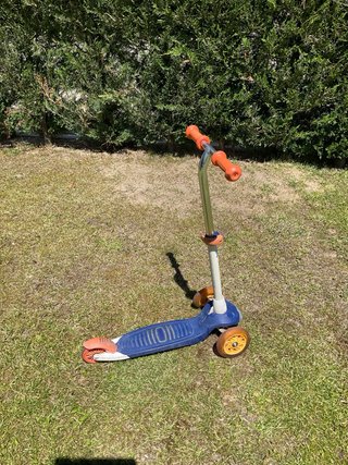 Patinete infantil 3 ruedas naranja y azul