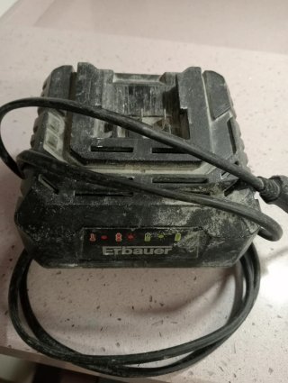 Cargador Baterías Erbauer