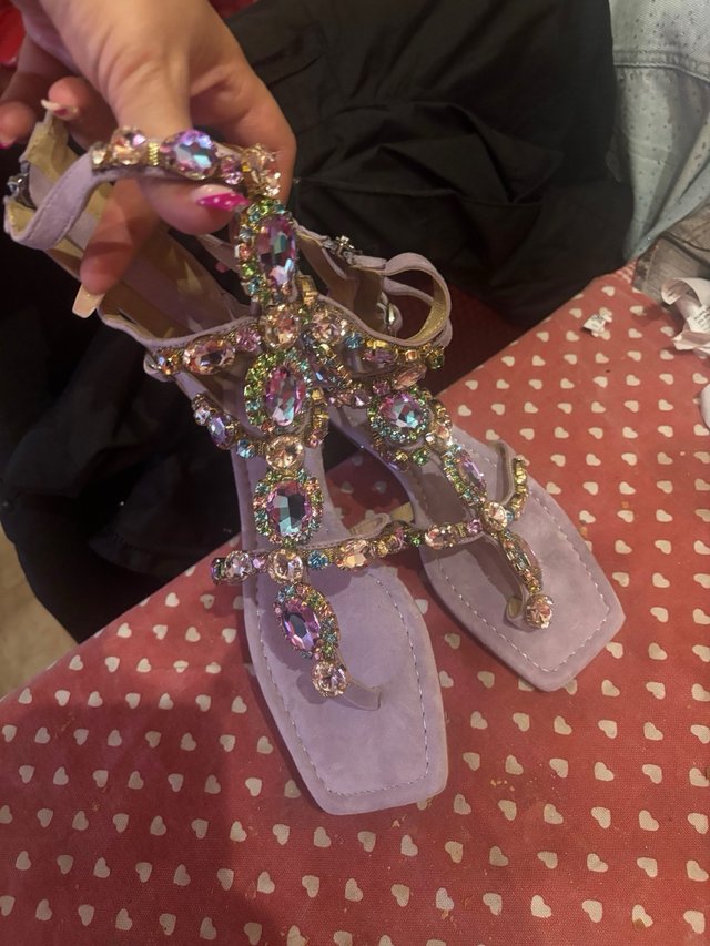 Sandalias ALMA EN PENA Moradas Joyas