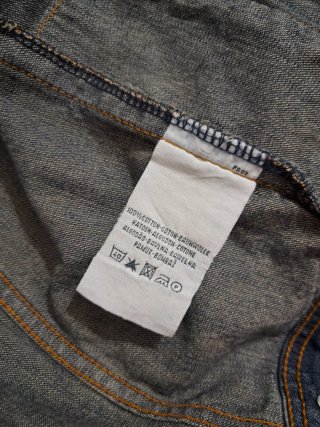 Chaqueta vaquera desgastada