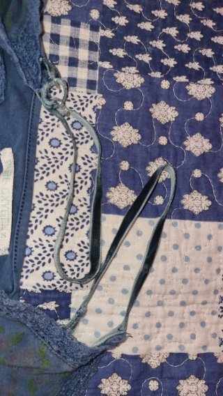 Top estivo blu con fiori