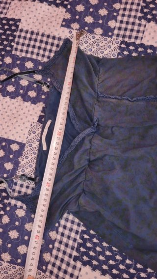 Top estivo blu con fiori