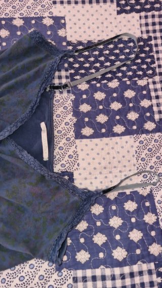 Top estivo blu con fiori