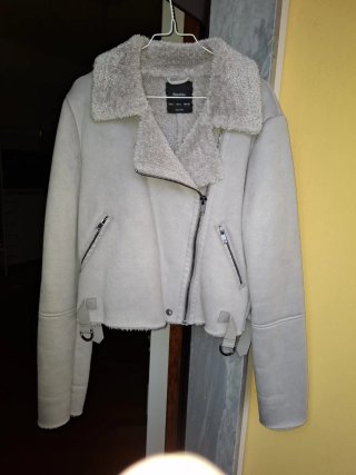 Giacca biker grigia con pelliccia