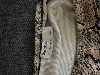 Top Bershka estampado serpiente manga larga