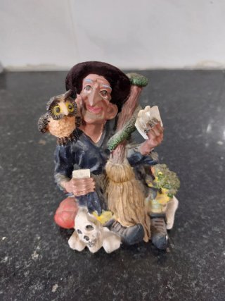 Figuras de brujas variadas