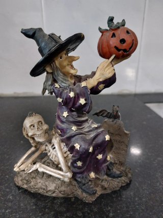 Figuras de brujas variadas