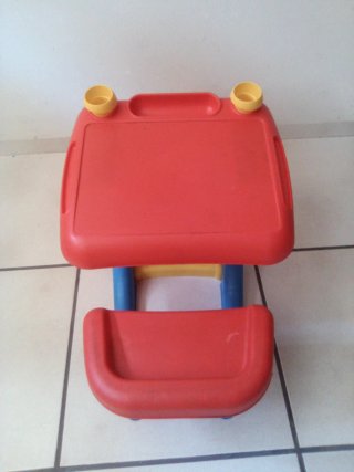 Pupitre Infantil Keter con Asiento