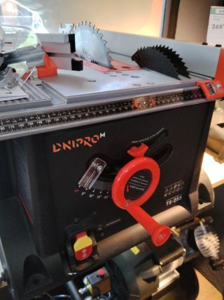 Mesa de sierra Dnipro-M TS-255