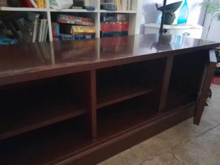 Mueble de salón madera y cristal