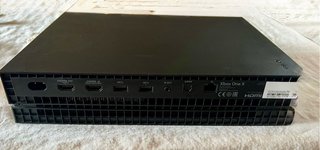 Xbox One X 1TB 4K+scatola originale +cavi. Senza controller.