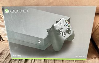 Xbox One X 1TB 4K+scatola originale +cavi. Senza controller.