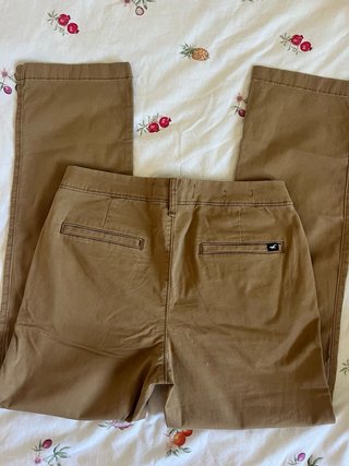 Pantalón recto Hollister marrón