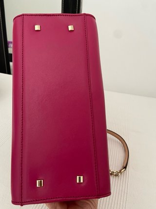 Bolso de piel rosa y dorado