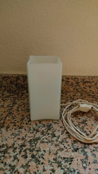 Lámpara de mesa moderna