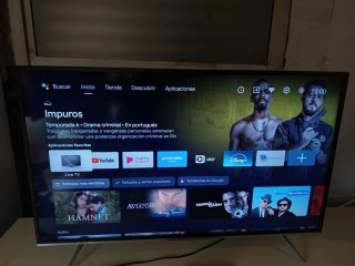 Smart TV JVC 50 con mando inteligente