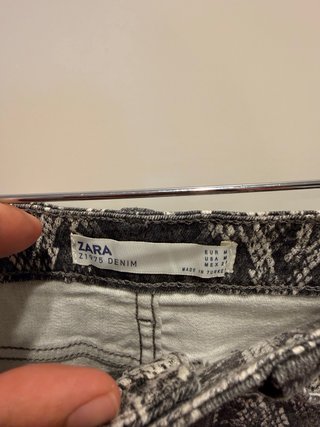 Falda vaquera estampado serpiente