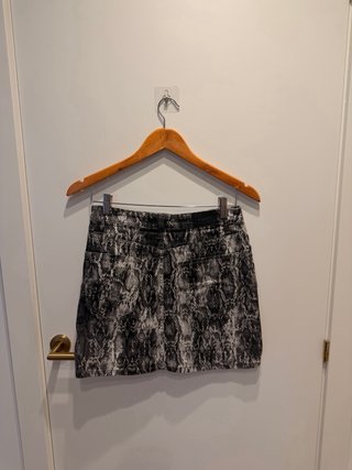 Falda vaquera estampado serpiente