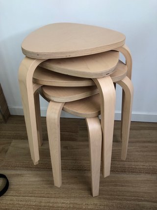 4 Taburetes de Abedul Apilables