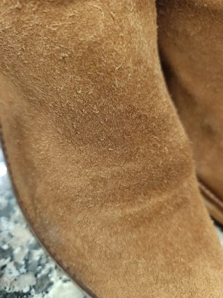 Botines de ante marrones en color Camel.